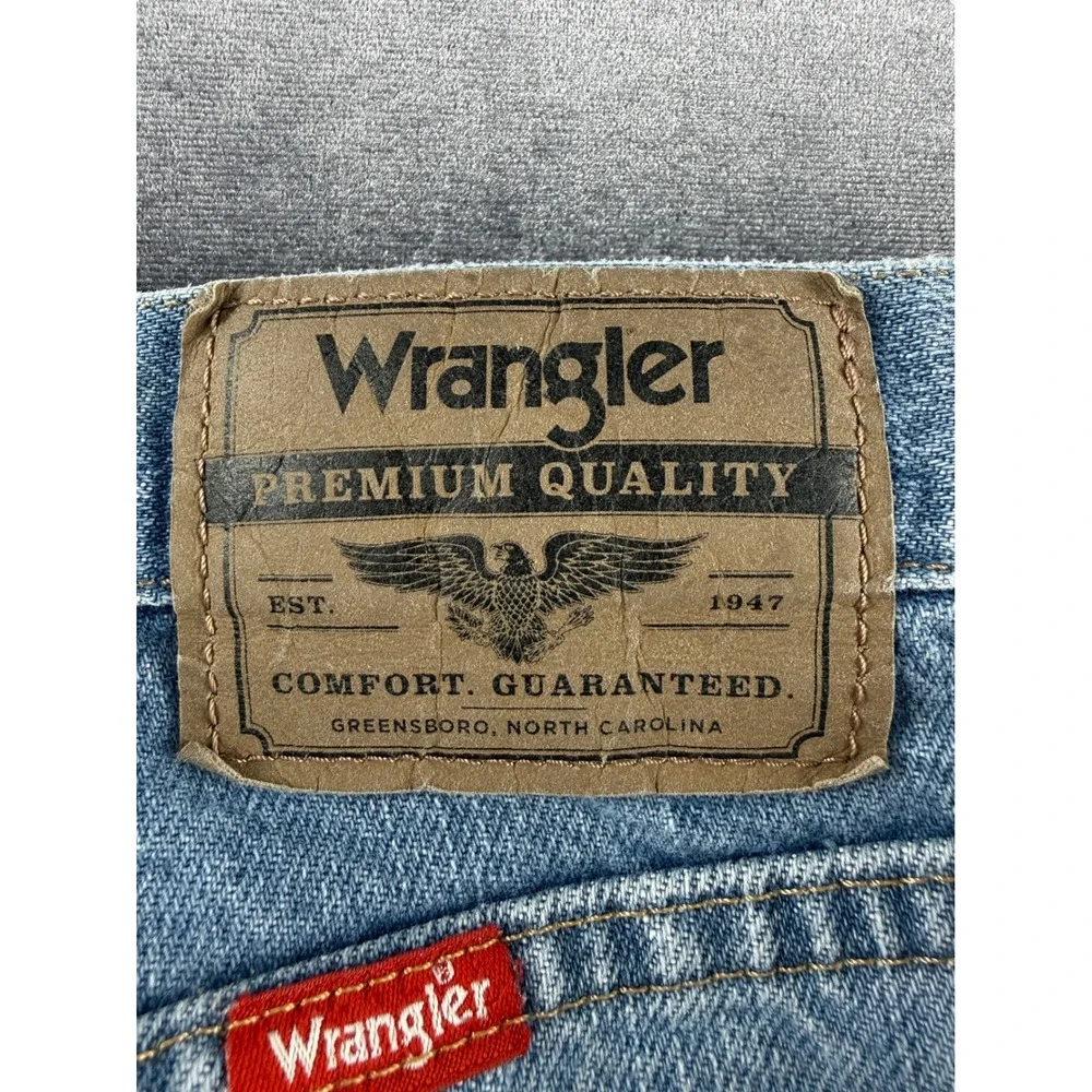 Wrangler Premium Quality Regular Fit Blue Jeans Mens 36x30 96501DS Medium Wash - Picture 5 of 13